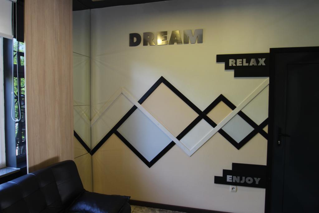 Delphin Guest House Bişkek Dış mekan fotoğraf