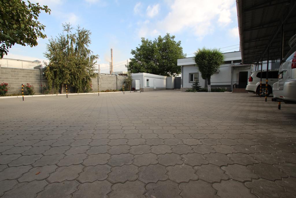 Delphin Guest House Bişkek Dış mekan fotoğraf